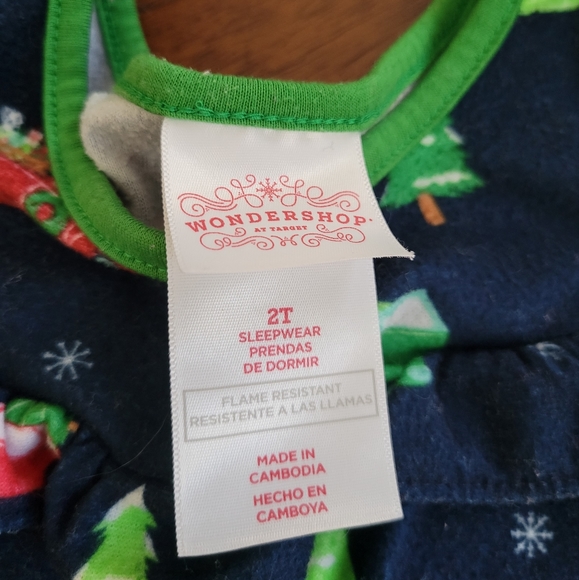 Christmas Pajama Bundle!❤️💚 5 pieces. 2T. - Picture 3 of 6